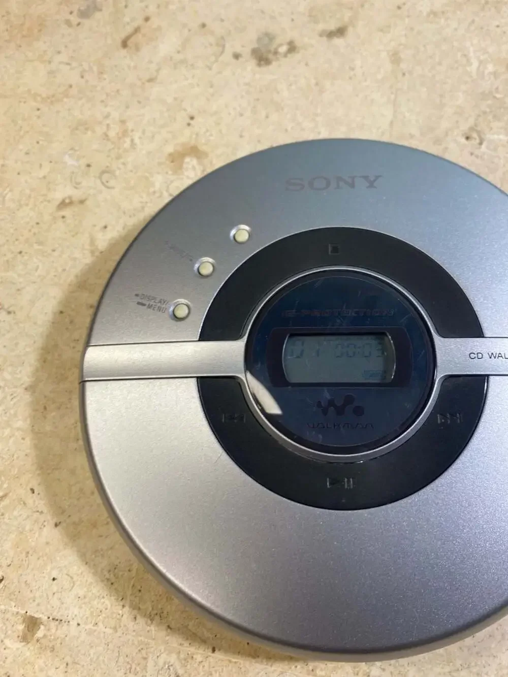 Sony CD Walkman D-EJ109 Portable CD Player with G-Protection (display faded)
